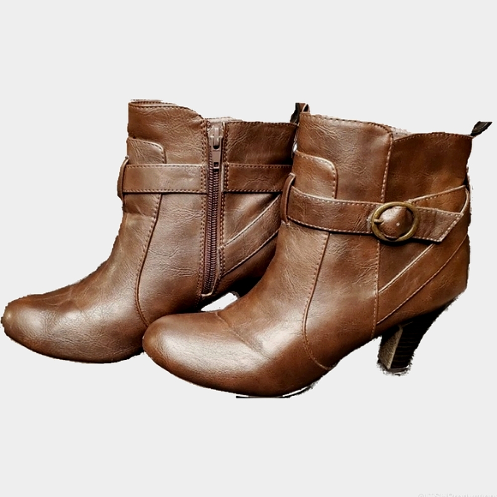 29) MADDEN GIRL Faux Leather Buckle Zip Ankle Bootie Sz 7.5